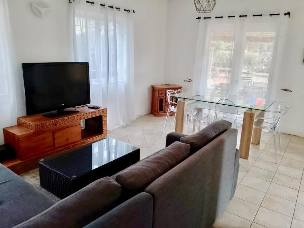 Beachfront Villa In A Beautiful And Secured Complex Flic en Flac Ruang foto